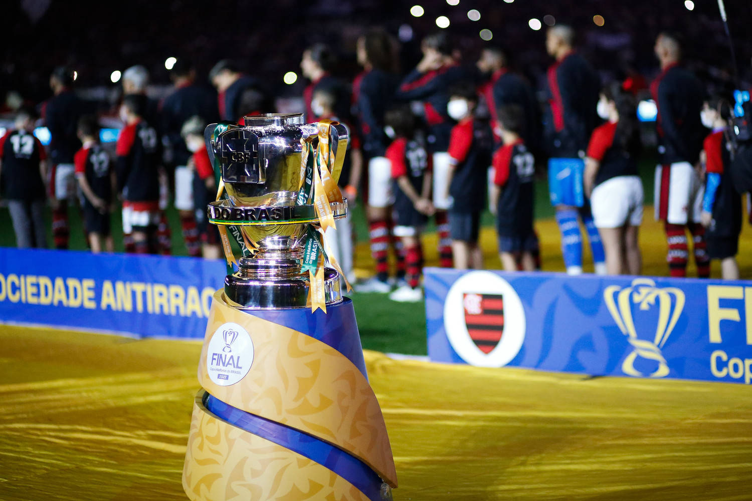 Corinthians e Flamengo empatam no jogo de ida e decidem título da Copa do  Brasil no Maracanã - Jogada - Diário do Nordeste