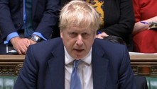 Boris Johnson promete resposta 'decisiva' após ação russa no território ucraniano