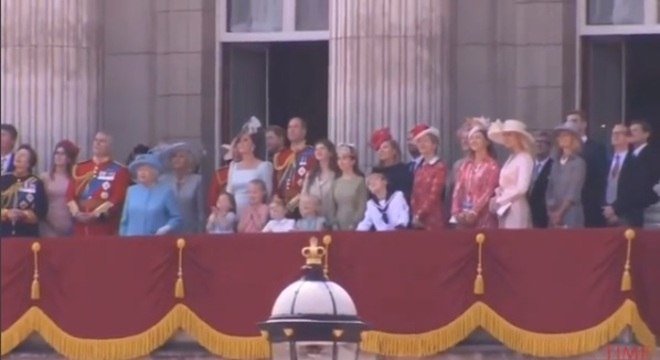 princesa-charlotte-cai-palacio