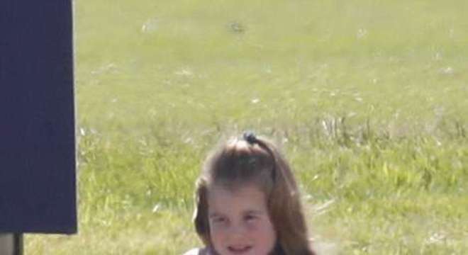 princesa-charlotte-cambalhotas5