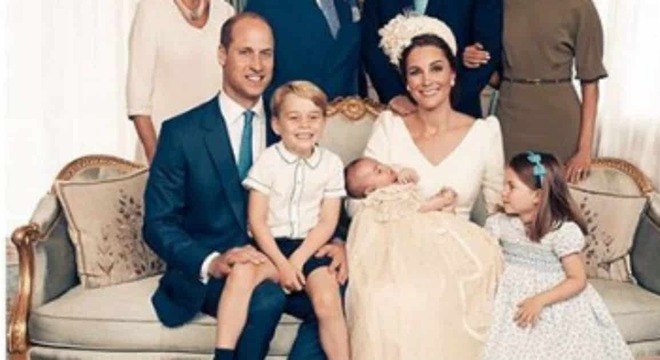 princesa charlotte gargalhando