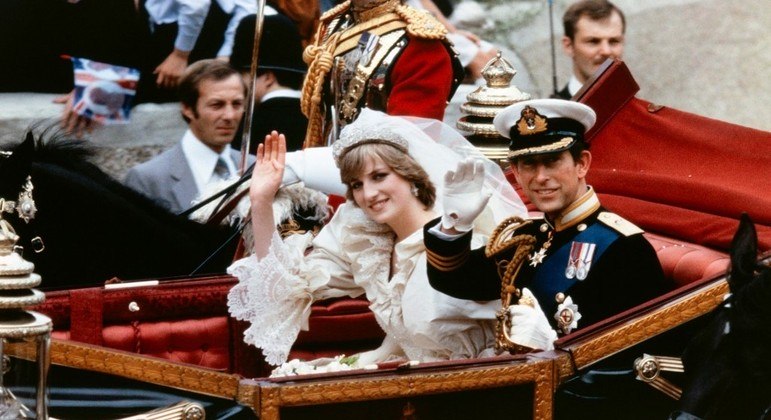 Em 1981, o príncipe Charles se casou com Diana, que ficou conhecida como "princesa do povo"