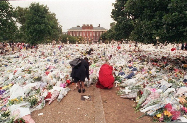 5 – Motorista causou intencionalmente o acidenteExistem diversas teorias da conspiração em torno do motorista Henri Paul. Muitos acreditaram na época que ele teria sido pago pelos serviços de segurança da França ou do Reino Unido, ou até mesmo pelos dois, para causar o acidente