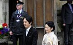 Algumas autoridades foram com trajes tradicionais, como Kiko, princesa herdeira do Japão, que estava com um quimono em um tom de bege-claro e o cabelo preso ao estilo tradicional