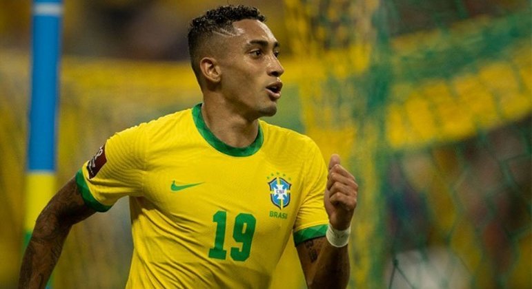 Principal jogador do Leeds United e titular da Seleção Brasileira nas últimas partidas das Eliminatórias, Raphinha chamou a atenção de gigantes europeus. O ponta pode ser negociado com o Bayern de Munique por 50 milhões de euros (R$ 321,27 milhões).