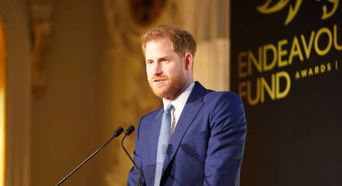 Príncipe Harry aceita indenização de tabloides
