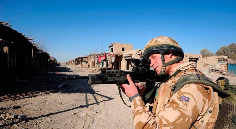 Príncipe Harry matou 25 membros do Talibã durante suas missões pelo Afeganistão