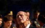 O pr&iacute;ncipe Philip de Edimburgo, que faleceu nesta sexta-feira (9) aos 99 anos, passou mais de seis d&eacute;cadas &agrave; sombra de sua esposa, a rainha Elizabeth II com grande lealdade e uma lend&aacute;ria propens&atilde;o a cometer gafes