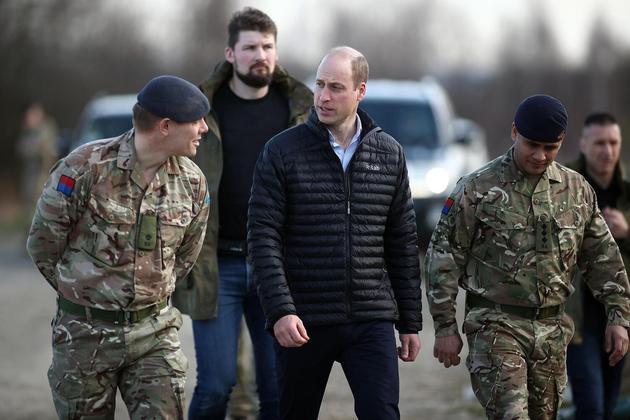 O príncipe William visitou, nesta quarta-feira (22), tropas polonesas e britânicas em Rzeszow, no leste da Polônia, perto da fronteira com a Ucrânia. Ele estava acompanhado pelo ministro da Defesa polonês, Marius Blaszczak
