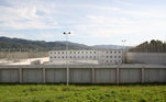 O local tem capacidade para 1.500 presos, com 625 celas comunitárias e 172 individuais