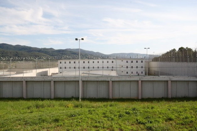 O local tem capacidade para 1.500 presos, com 625 celas comunitárias e 172 individuais