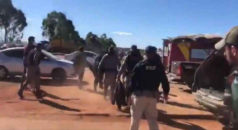 Imagem mostram momento em que Lázaro é encontrado pela polícia