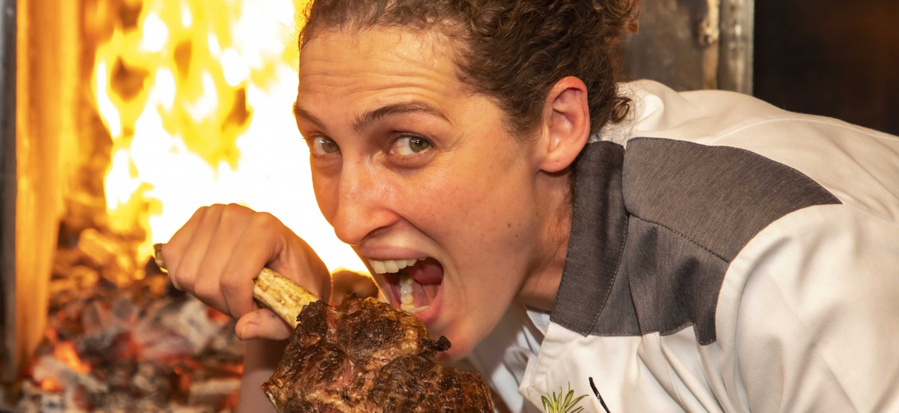 Priscila Deus comanda o Pobre Juan e tem fascínio pelo fogo (Edu Garcia)