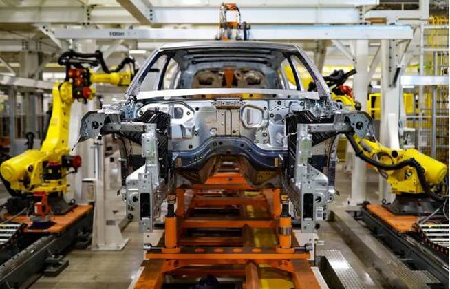 A economia
brasileira recuou 0,06% em setembro e encerrou o terceiro trimestre com queda
de 0,64%, segundo dados do IBC-Br (Índice de Atividade Econômica),
conhecido por antecipar o resultado do PIB (Produto Interno Bruto)