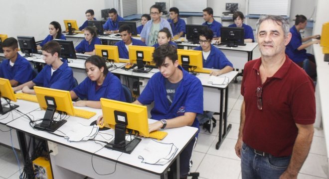 Todos aqueles que quisessem se tornar professores precisavam passar por um crivo, uma espécie de concurso público