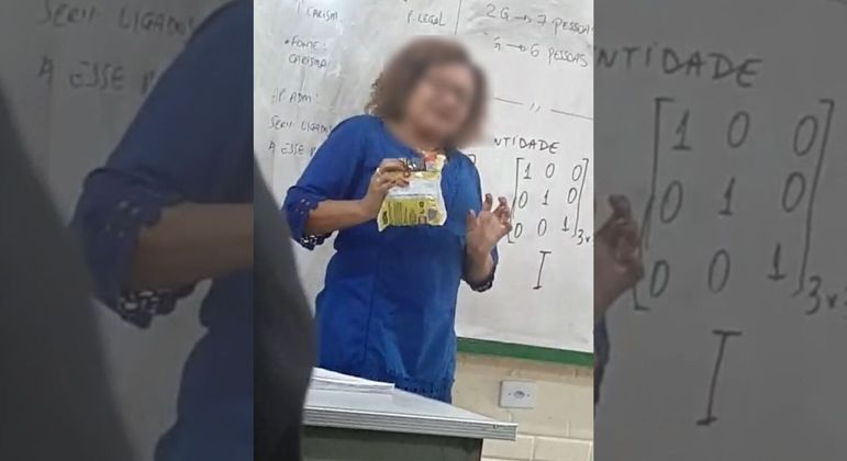 Professora recebe palha de aço em sala de aula, em Ceilândia, no Distrito Federal