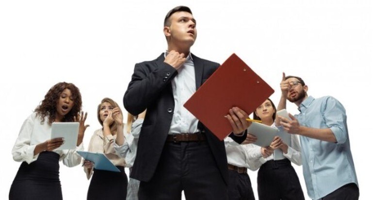 Na hora de decidir que profissão seguir, o estudante deve considerar quais as áreas que devem em breve contar com sistemas que substituem o trabalho humano. Uma pesquisa realizada pela Foundation for Young Australians revelou que cerca de 60% dos jovens australianos estão se preparando para entrar em carreiras que, provavelmente, serão altamente automatizadas na próxima década. Confira quais são a seguir: