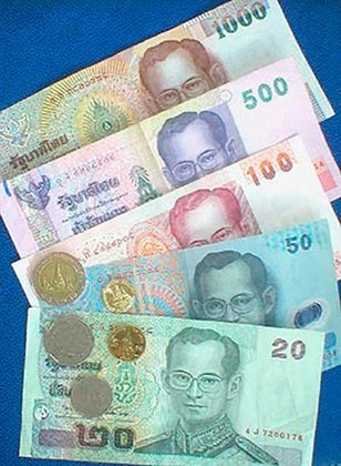Proibido pisar no dinheiro: Nem pensar em segurar o dinheiro com o pé para a nota não voar, na Tailândia. O Rei estampa a cédula e não pode ser pisado. 