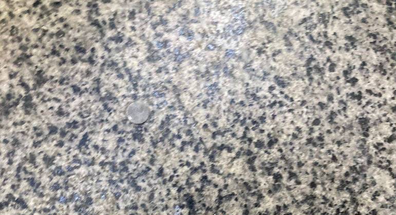 Projétil disparado pelo ex-ministro no chão do aeroporto