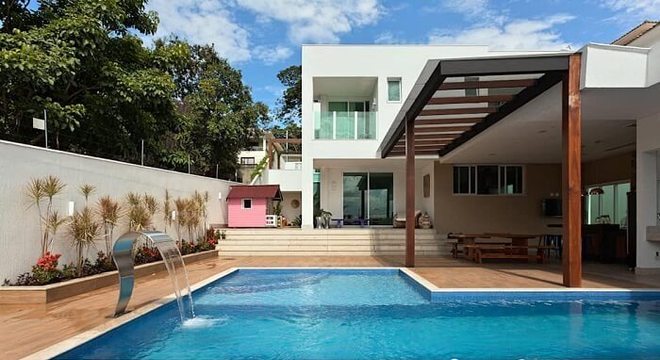 Projeto de casas com piscinas e cascatas