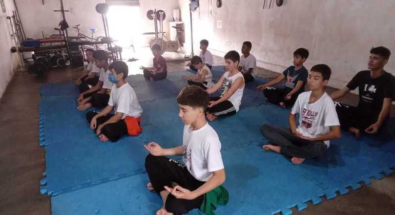 Além do corpo, crianças e adolescentes desenvolvem a mente com o kung fu
