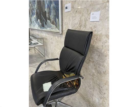 Cadeira do gabinete da presidência do STF, atualmente ocupada por Rosa Weber, foi parcialmente queimada pelos vândalos