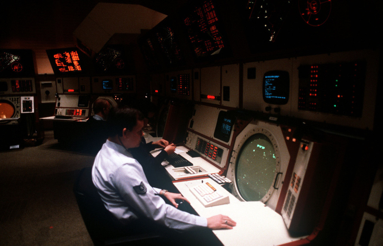 Telas de computador e celular se originaram de equipamentos que detectavam mísseis (Nara & Dvids Public Domain Archive)