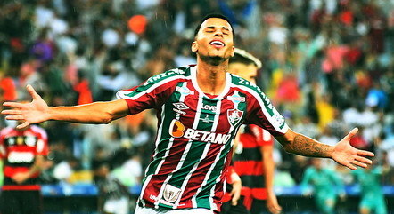 Alexsander, volante do Fluminense
