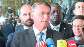 Em pronunciamento, Bolsonaro diz que vai cumprir a Constituição (Reprodução/Record TV)