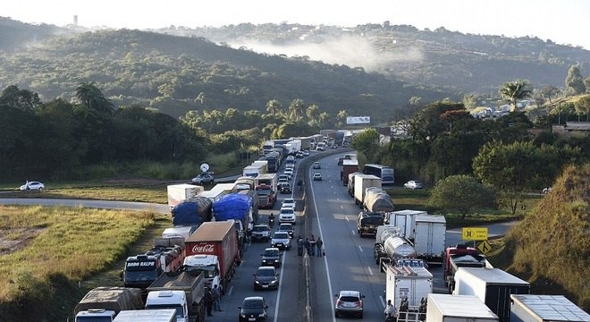 Caminhoneiros realizam protestos em diversos estados do país