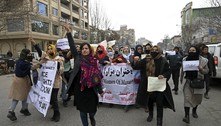 Talibãs usam gás de pimenta contra mulheres em protesto em Cabul 