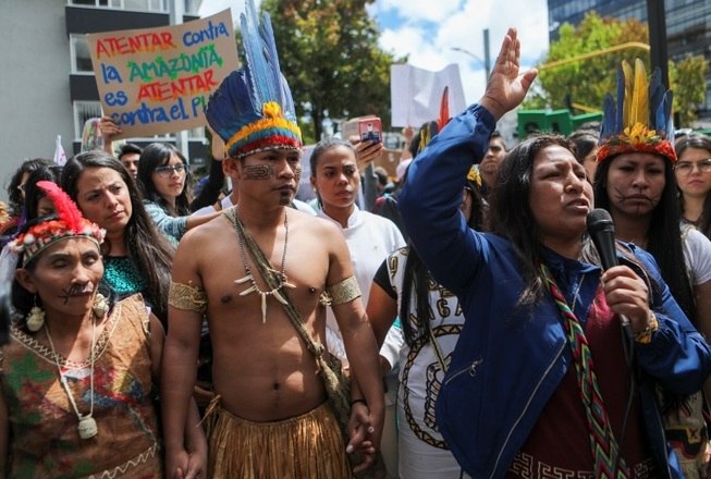 Ãndios colombianos protestaram em BogotÃ¡, capital da ColÃ´mbia, em frente Ã  embaixada brasileira