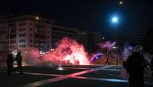 Grécia: manifestantes antivacina entram em confronto com a polícia