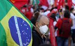 Já em Fortaleza, os manifestantes se reuniram na Praça Portugal, no bairro da Aldeota. O movimento foi organizado pela Frente Brasil Popular, Frente Povo Sem Medo, e Fórum Sindical, Popular e de Juventudes de Luta pelos Direitos e pelas Liberdades Democráticas