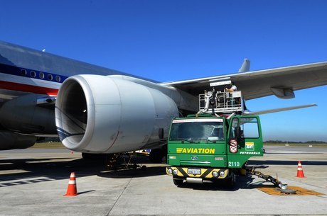 Governo vai adotar medidas para baratear combustível de aviação em 2020