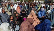 Milhares de afegãos vão às ruas do país para protestar contra talibãs