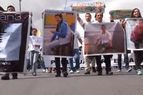 Familiares protestam pela libertação dos jornalistas