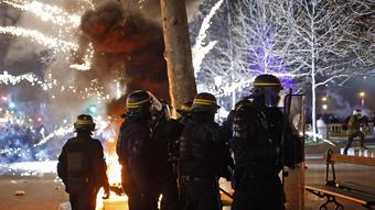 La France vit une nouvelle nuit de manifestations anti-gouvernementales dans plusieurs villes – Photos