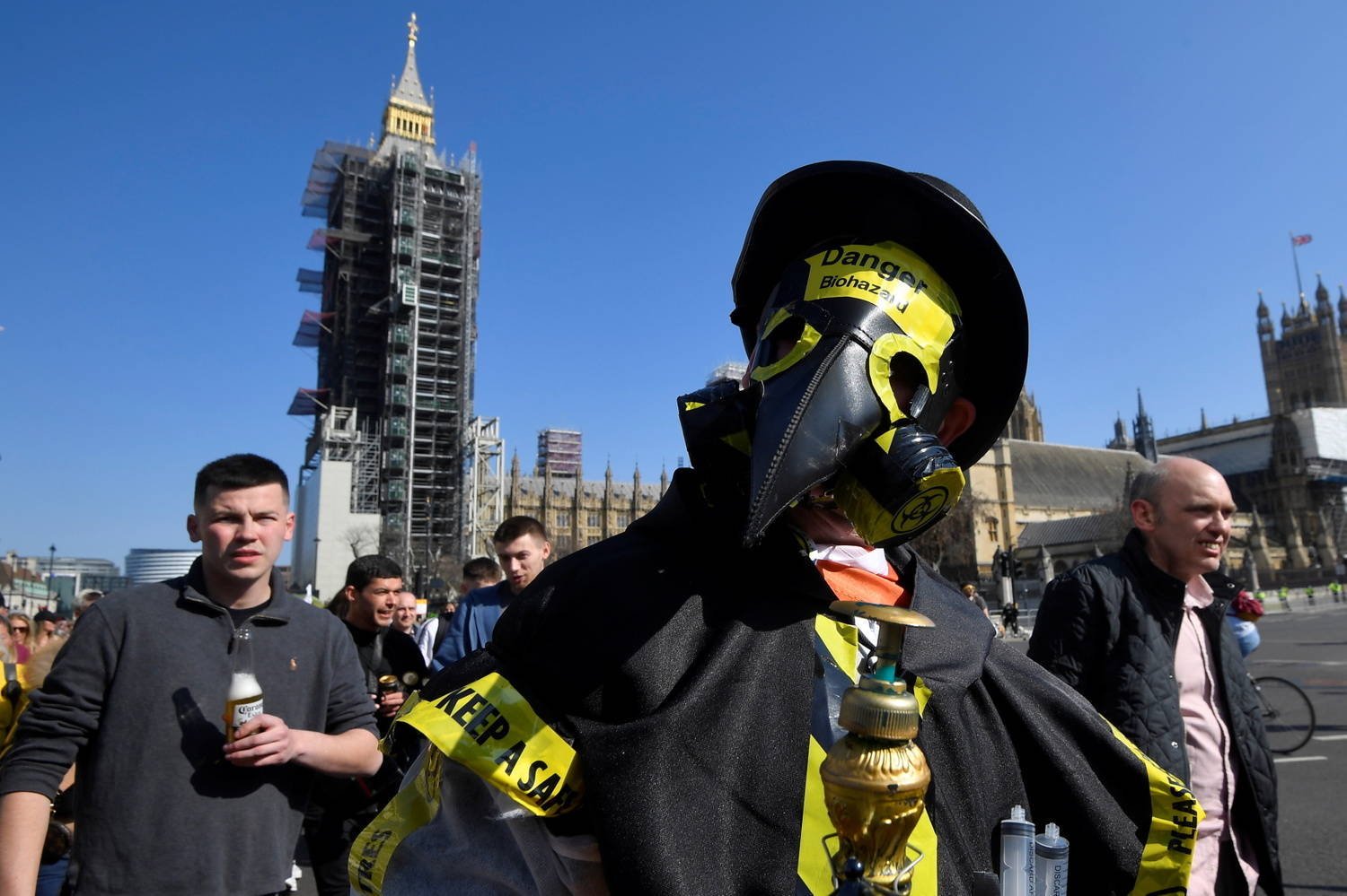 Manifestantes antivacina desafiam medidas de restrição em Londres - Fotos - R7 Internacional