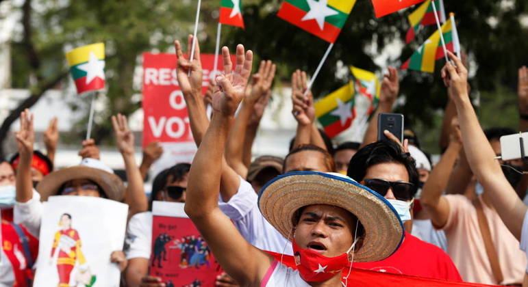Três pessoas morreram no país desde que os protestos começaram
