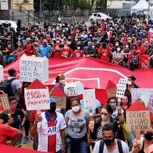 Protesto em frente à prefeitura