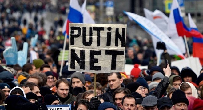 As políticas de internet cada vez mais restritivas da Rússia provocaram protestos em todo o país