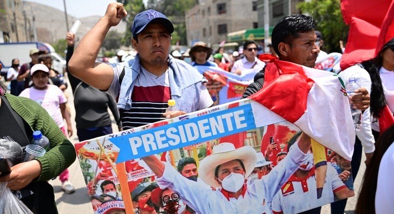 Manifestantes pedem a liberdade de Pedro Castillo