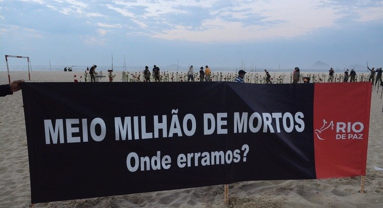 Faixa relembra o meio milhão de mortos pela doença