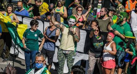 Na capital paulista, manifestantes, muitos sem máscara, se concentraram na Alesp e rumaram para a Fiesp