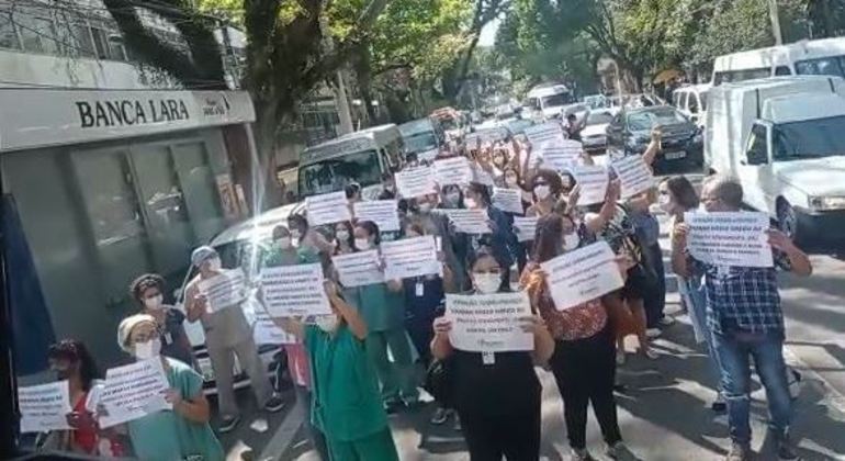 Sindicato faz ato no Hospital da Unifesp por retorno do atendimento a servidores
