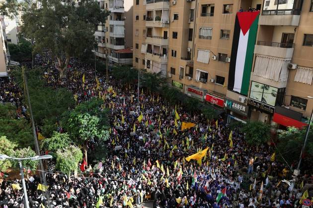 11º dia — Manifestantes pró-palestinos protestaram
nos arredores da Embaixada dos EUA no Líbano. Eles incendiaram
pneus e jogaram pedras na polícia