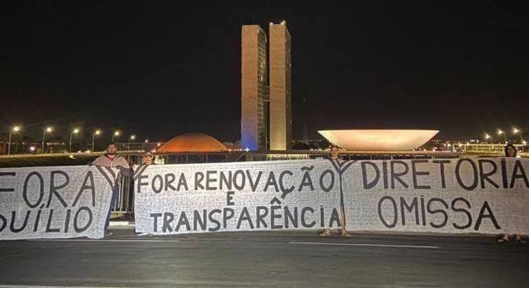 Imagens do processo em Brasília, em frente ao Palácio do Congresso Nacional