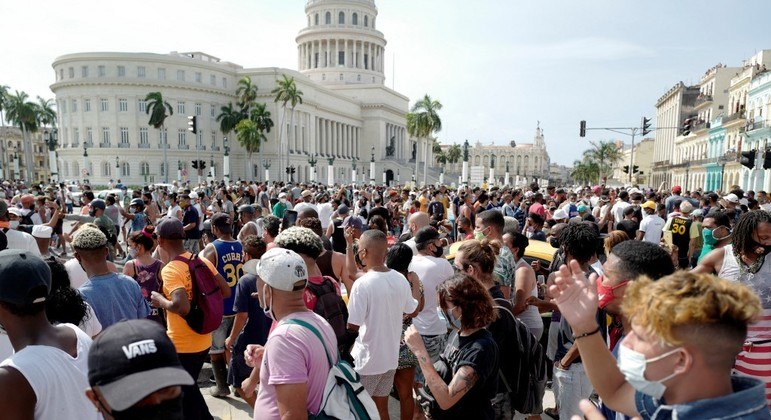 População cubana organiza novas manifestações pelas ruas de Havana