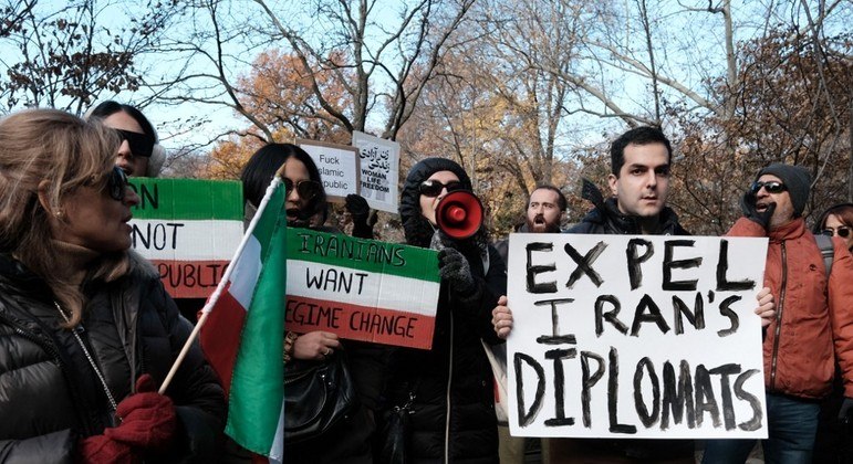 Manifestantes protestam nos EUA contra repressão no Irã